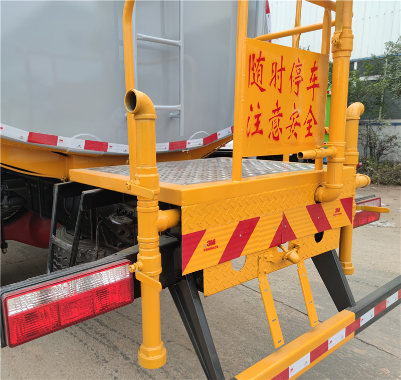 d9國六春風灑水車05.jpg