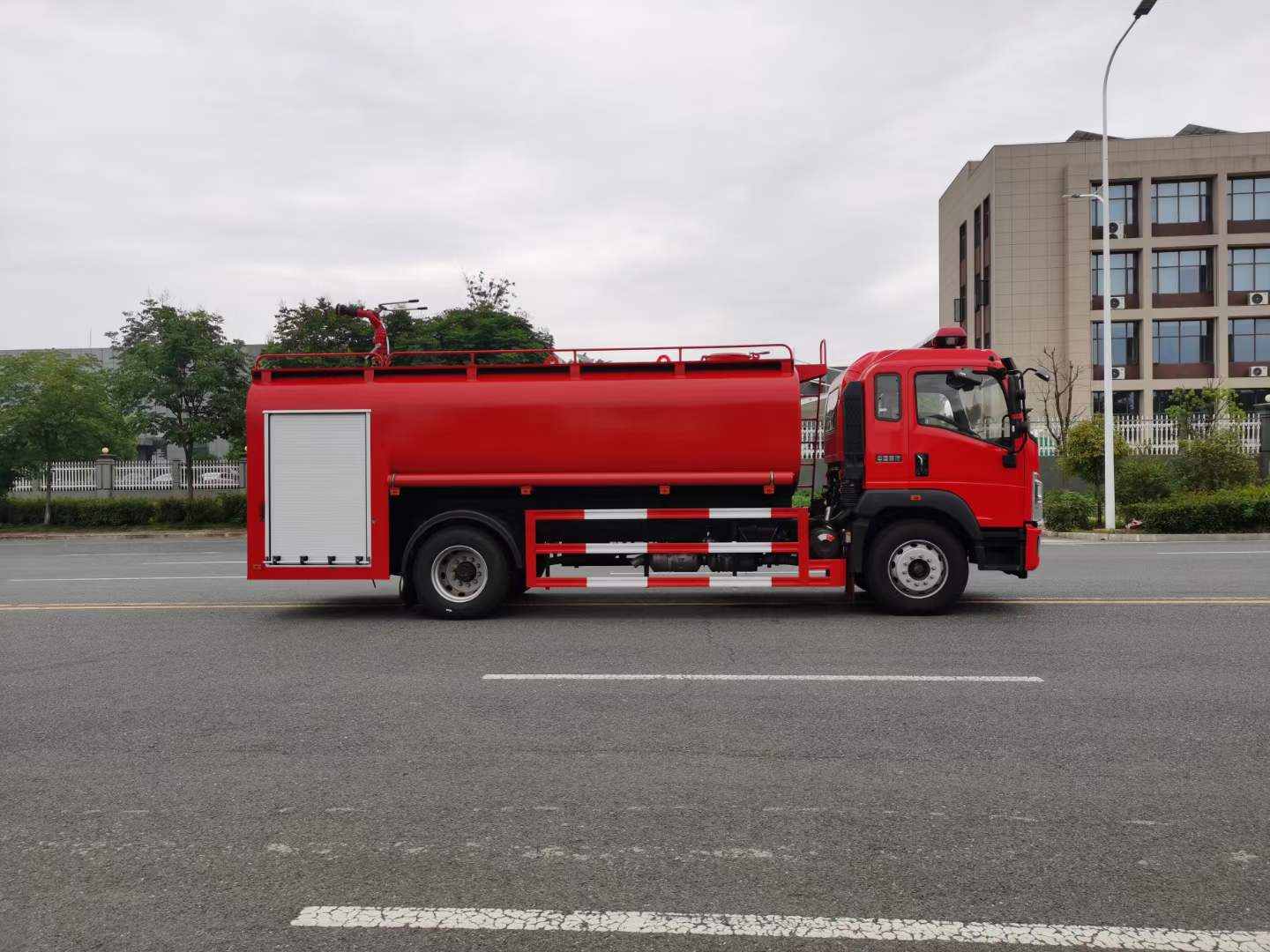重汽豪沃消防灑水車2.jpg