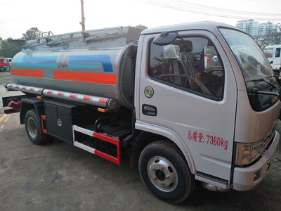 东风多利卡5吨油罐车