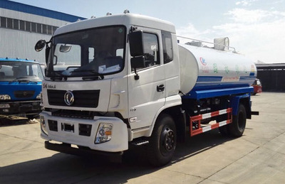 东风专底12吨洒水车