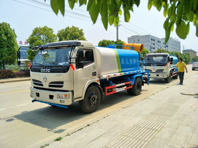 东风8吨洒水车