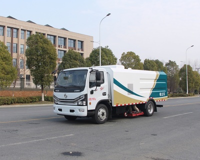 東風(fēng)多利卡D7后置吸塵車容積9方（1方水，8方塵）