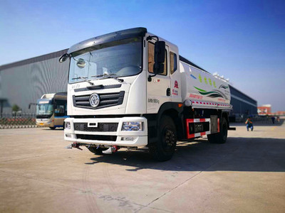 东风15方洒水车